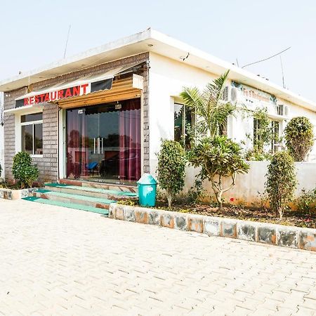 OYO 23367 Farmsgreen Resort And Restaurant Orchha Exterior foto